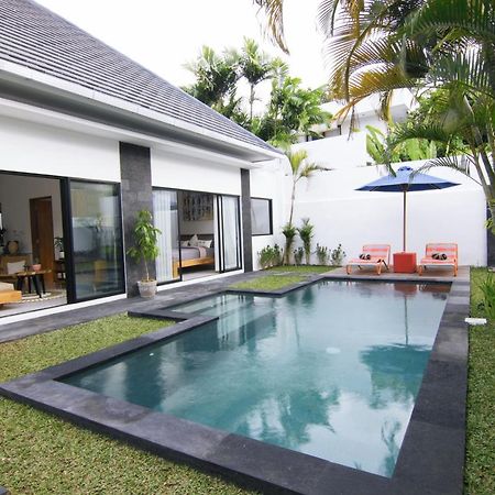 Villa Nikole Seminyak Buitenkant foto