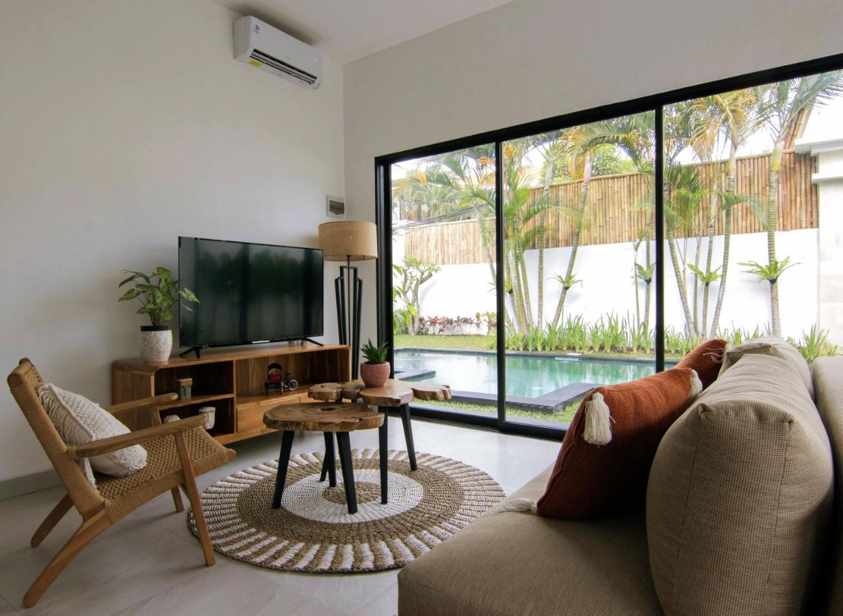 Villa Nikole Seminyak Buitenkant foto