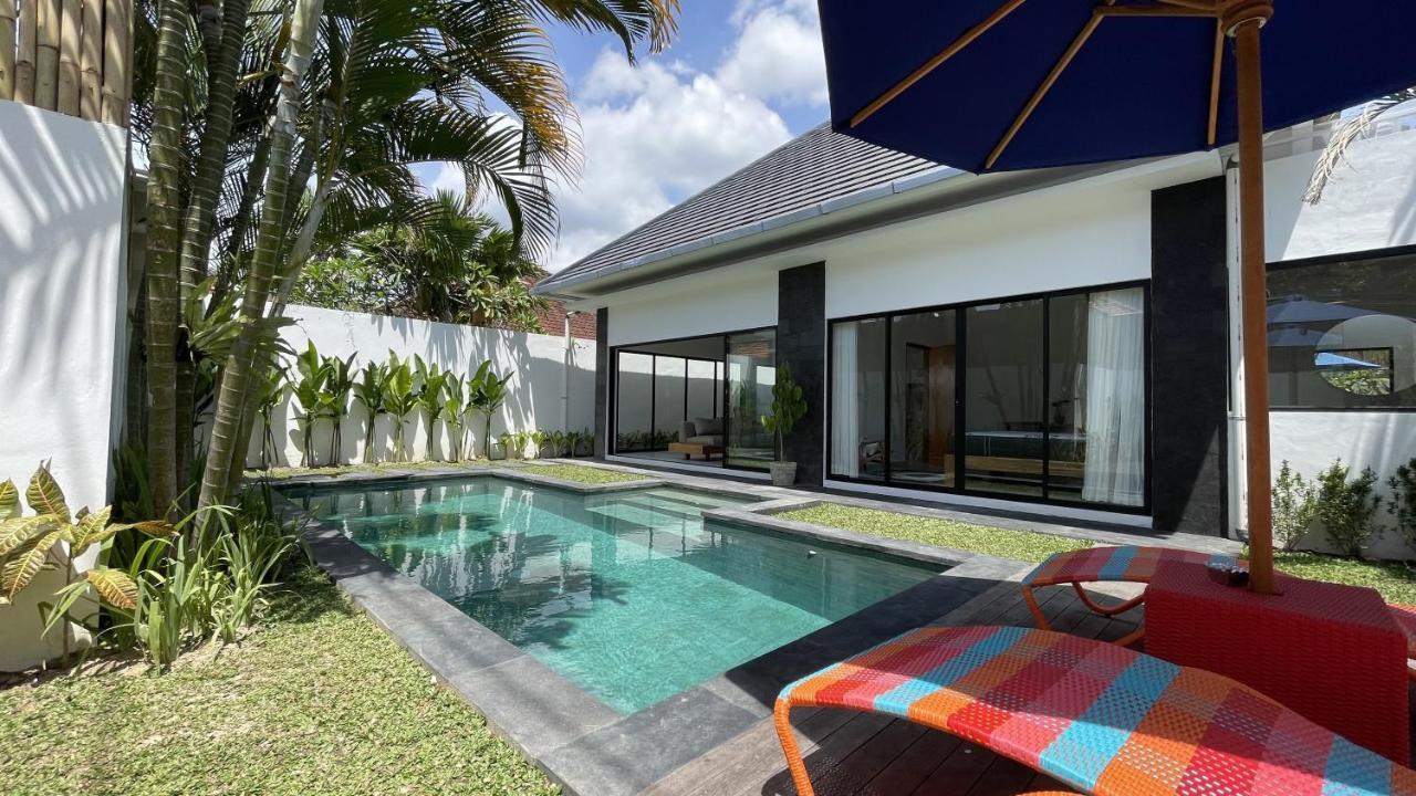Villa Nikole Seminyak Buitenkant foto